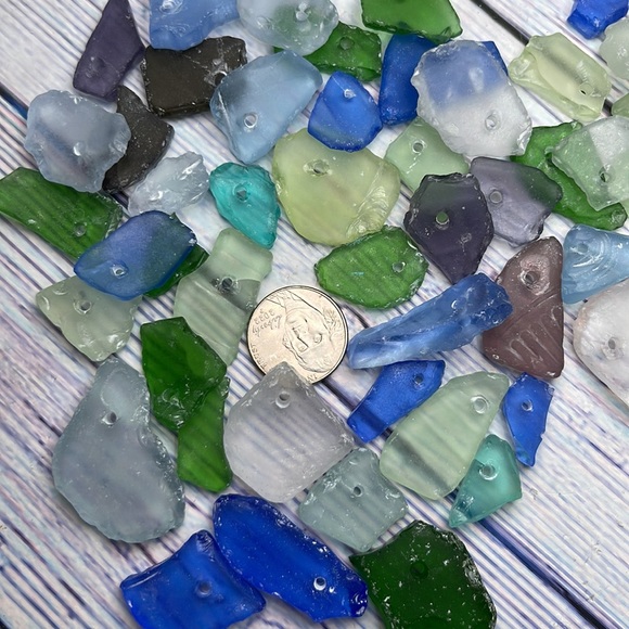 SEA GLASS WITH PREDRILLED HOLES CRAFTING DIY JEWELRY MIXED LOT BUNDLE - Picture 7 of 12